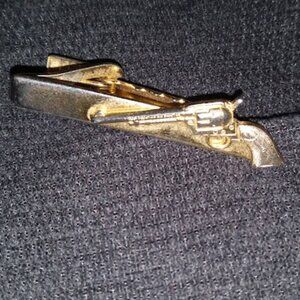 Gold tone Colt frontier peacekeeper tie clip.